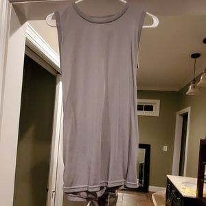 Vineyard  Vines performance top